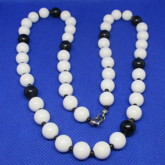 PLASTIC BEADED NECKLACE Black White Beaded Necklace White Beads Black Seed Beads - Picture 1 of 8